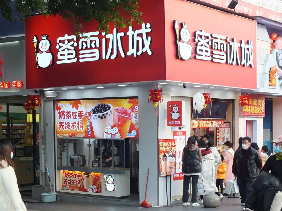 冰雪蜜城店加盟费多少-蜜雪冰城加盟开店总投资费用20-30万元？开一家蜜雪冰城多少钱？