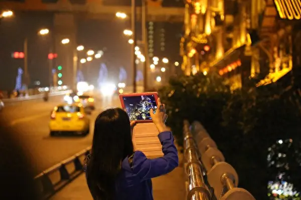 明十三陵门票-景热 每天迎来近万名游客 明蜀王陵火爆朋友圈