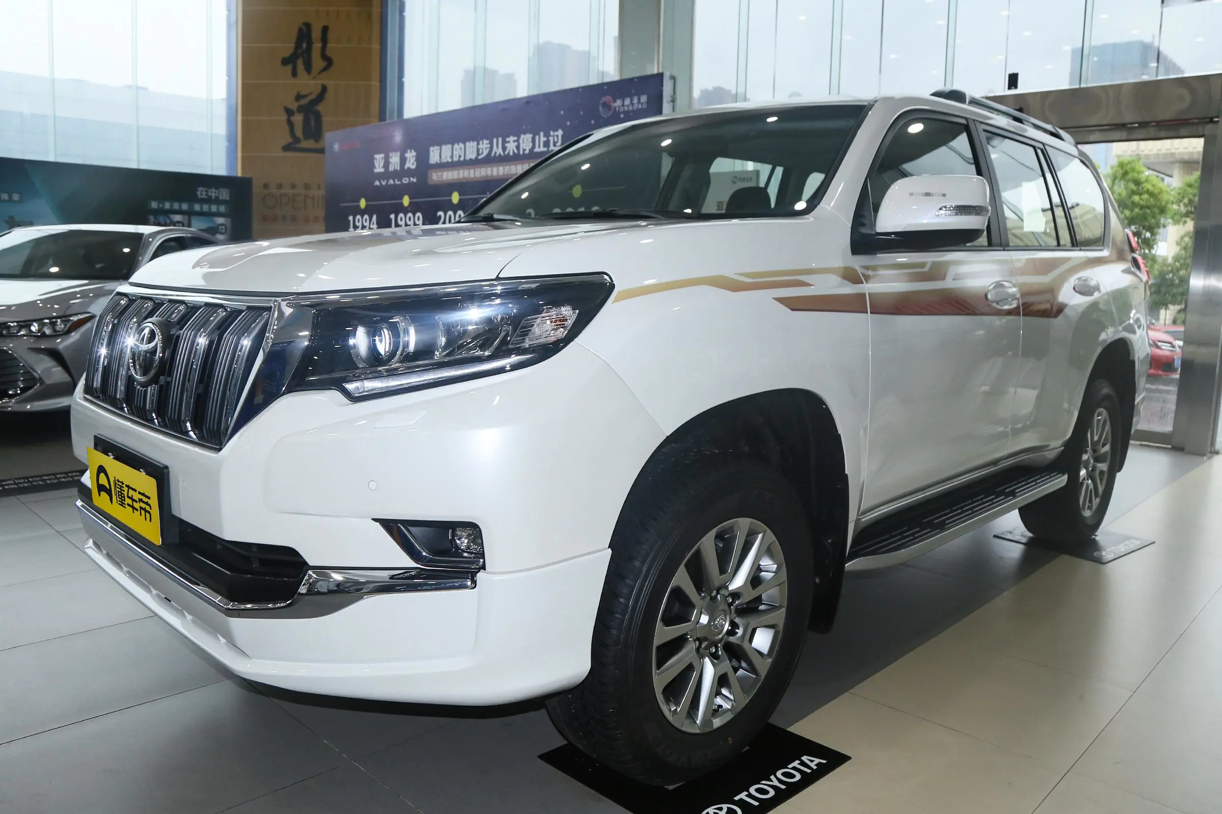 丰田霸道v8-浅谈：硬汉车丰田霸道，保值率与耐用性