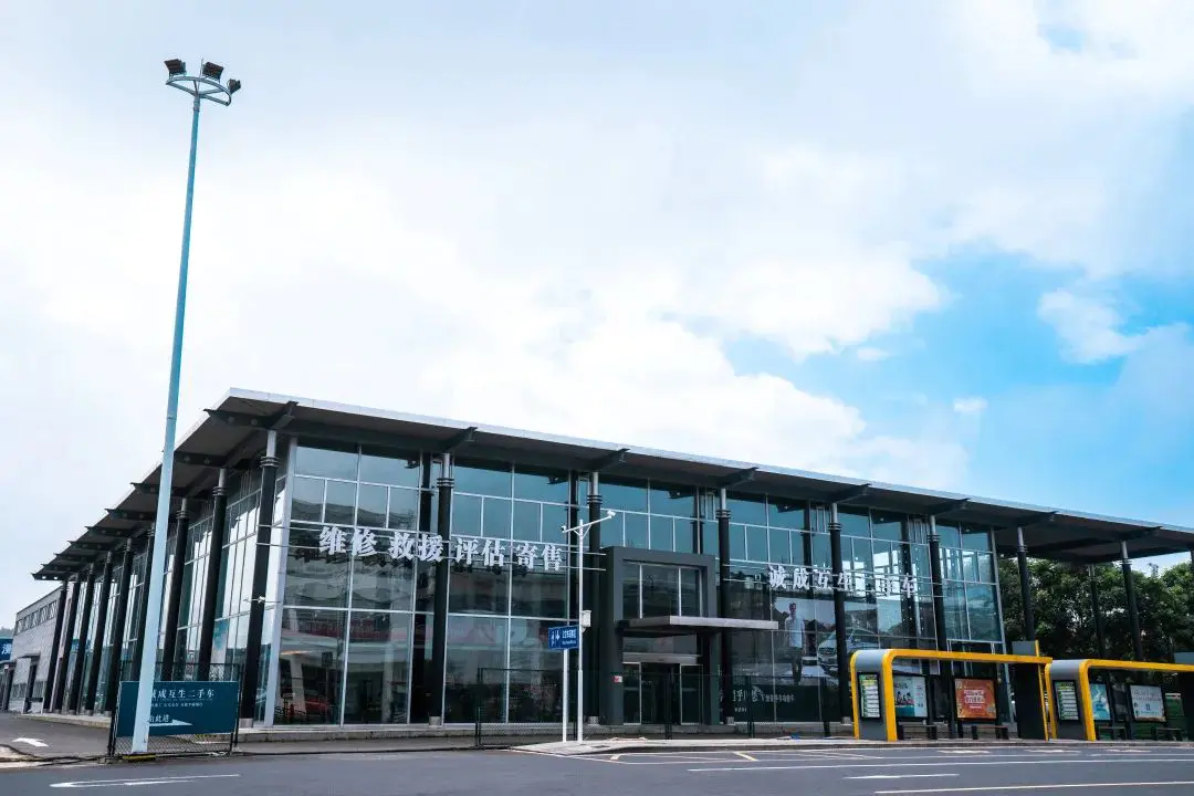 油电混合车10万左右车型推荐-​油电混合，务实家用的好帮手，百公里油耗只要4.2L【卡罗拉 改款 双擎 1