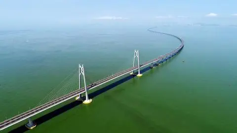 港珠澳大桥全长多少米-奋斗百年路 启航新征程｜一桥越沧海――超级工程港珠澳大桥谱写“湾区新篇”