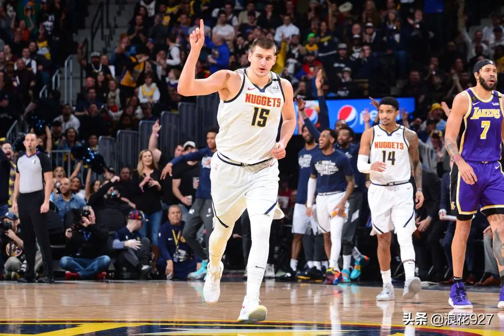 丹佛时间-湖人客场出征丹佛，老詹和浓眉把约老师的手里的金块加时掘了