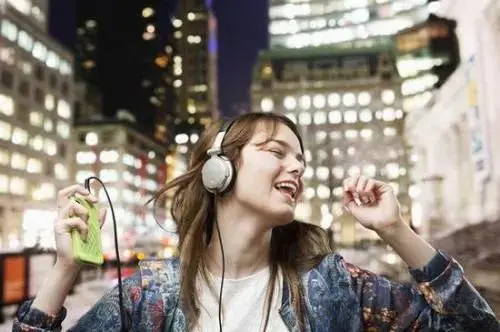 麦克风有杂音滋滋怎么解决-耳机有杂音怎么办？