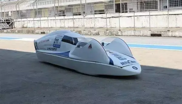 一升汽油能跑多少公里-1升油3000公里？大众车主：你说的是机油吗？