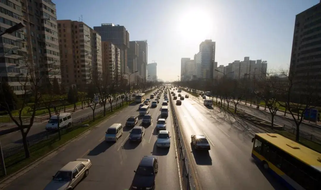 东西南北字母表示什么-高速公路上的字母和数字，竟是这个意思