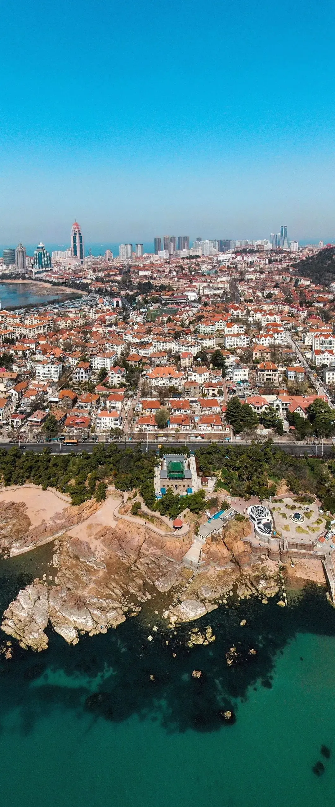 青岛沙滩-天然红礁石海岸，独一无二的“青岛红”