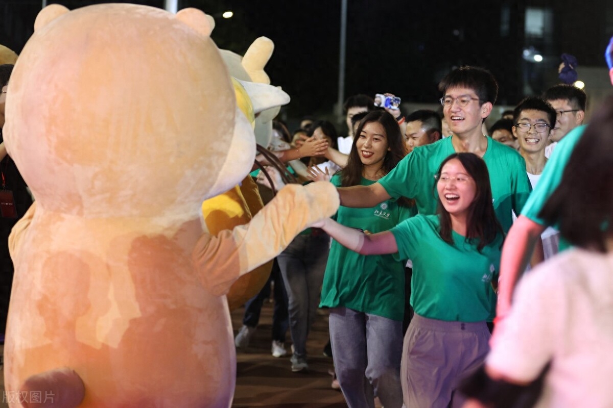 在校大学生如何挣钱_挣钱在校大学生的软件_挣钱在校大学生多吗