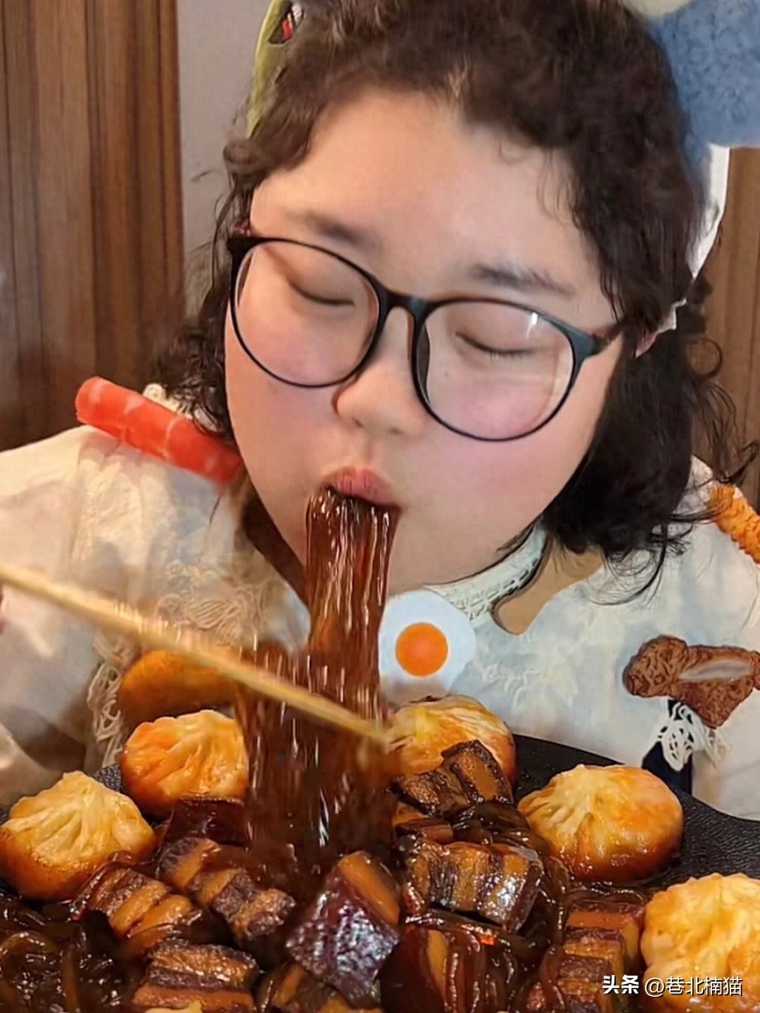 吃播如何挣钱-“吃播四巨头”现状：2年没俩，恩克吐血、上呼吸机，狂吃不减肥