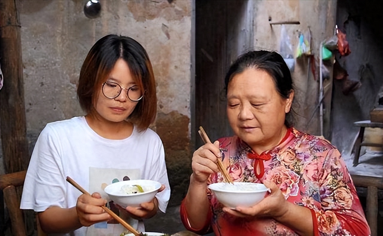 老年人在家如何挣钱-农村“少奶奶”现象盛行：不做家务、不用赚钱，根本原因是什么？