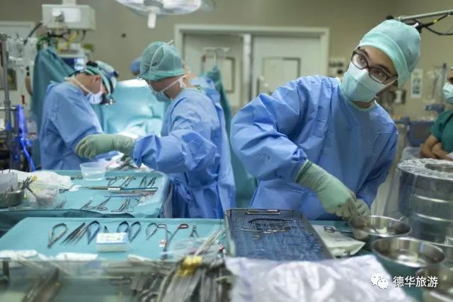 导游赚的钱多吗_瑞士导游如何挣钱_瑞士的导游词