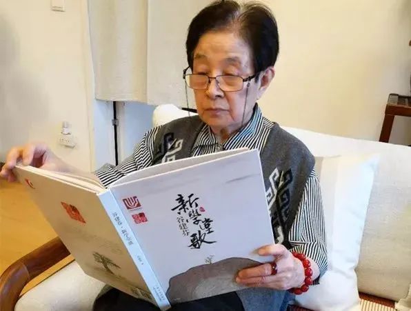 关于挣钱的歌曲有哪些_有歌词的赚钱歌_如何写歌词挣钱