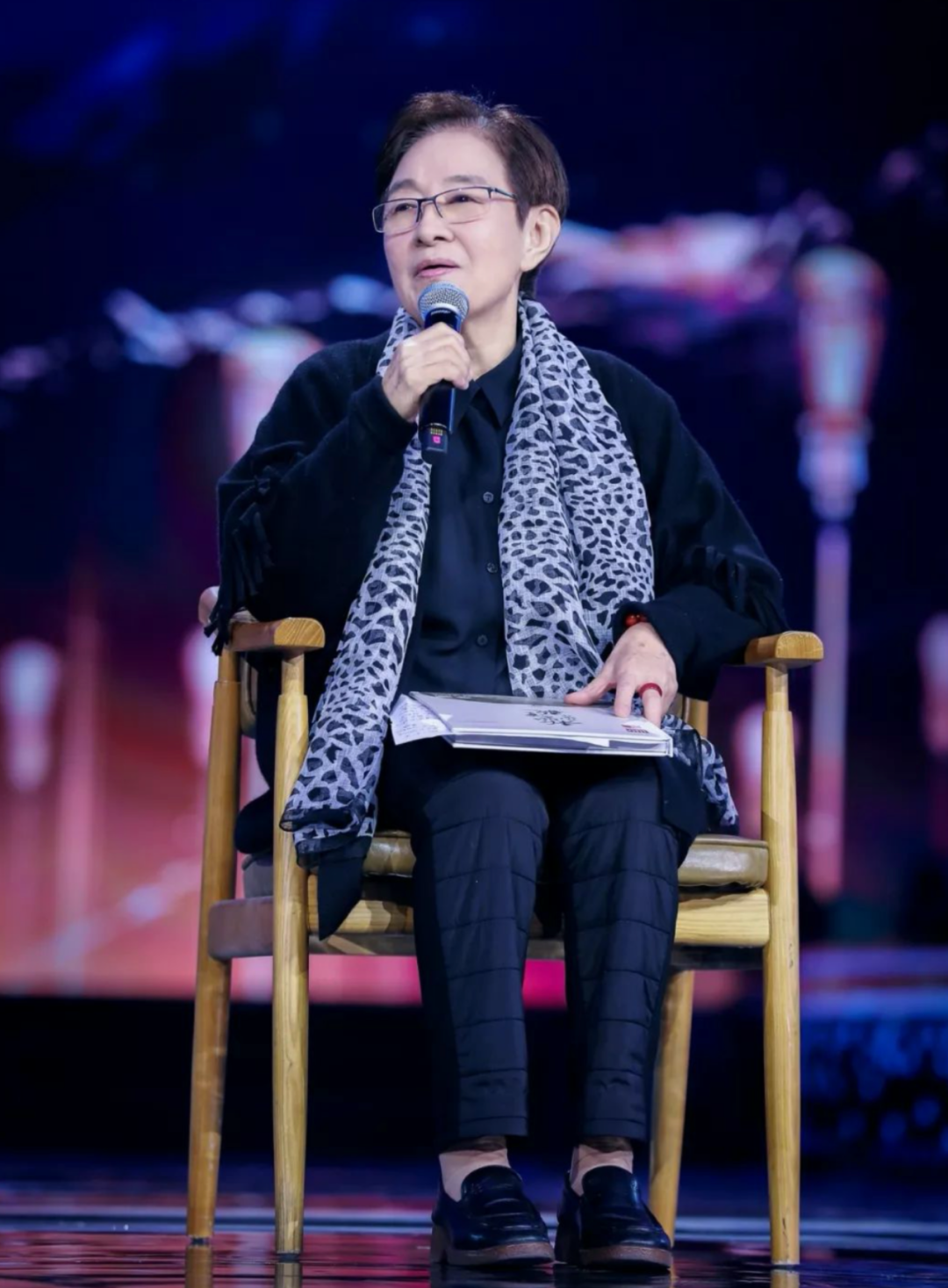 有歌词的赚钱歌_关于挣钱的歌曲有哪些_如何写歌词挣钱