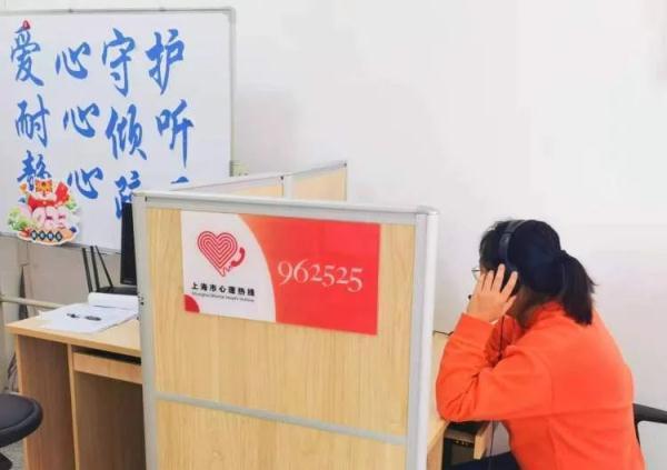 被骗了打什么电话求助-日均拯救百余个“情绪漩涡”，这条热线被打爆