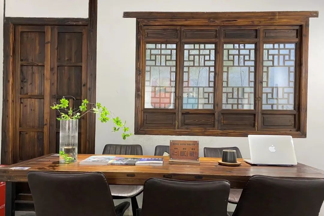 国企副业挣钱嘛现在-35岁危机：有人从国企辞职，有人副业年入200万