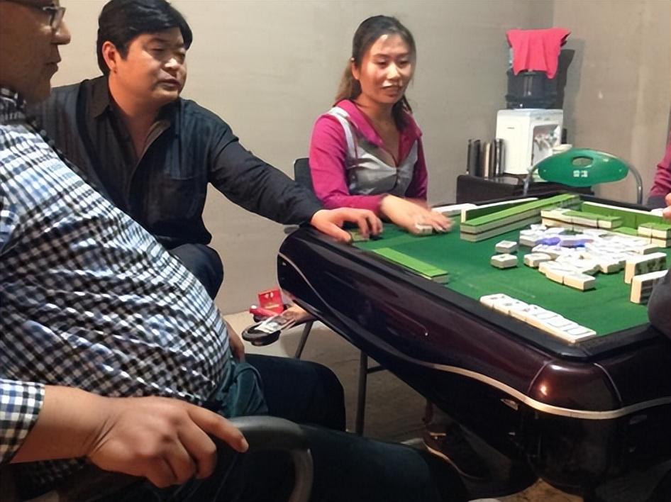 打牌赚钱的小游戏_打牌赚钱手机游戏软件_打牌赚钱的手机游戏