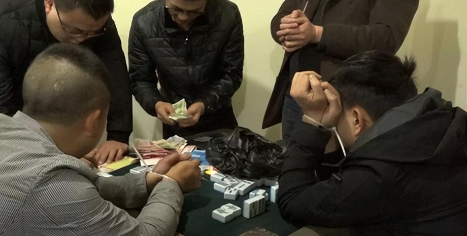 打牌赚钱手机游戏软件_打牌赚钱的小游戏_打牌赚钱的手机游戏