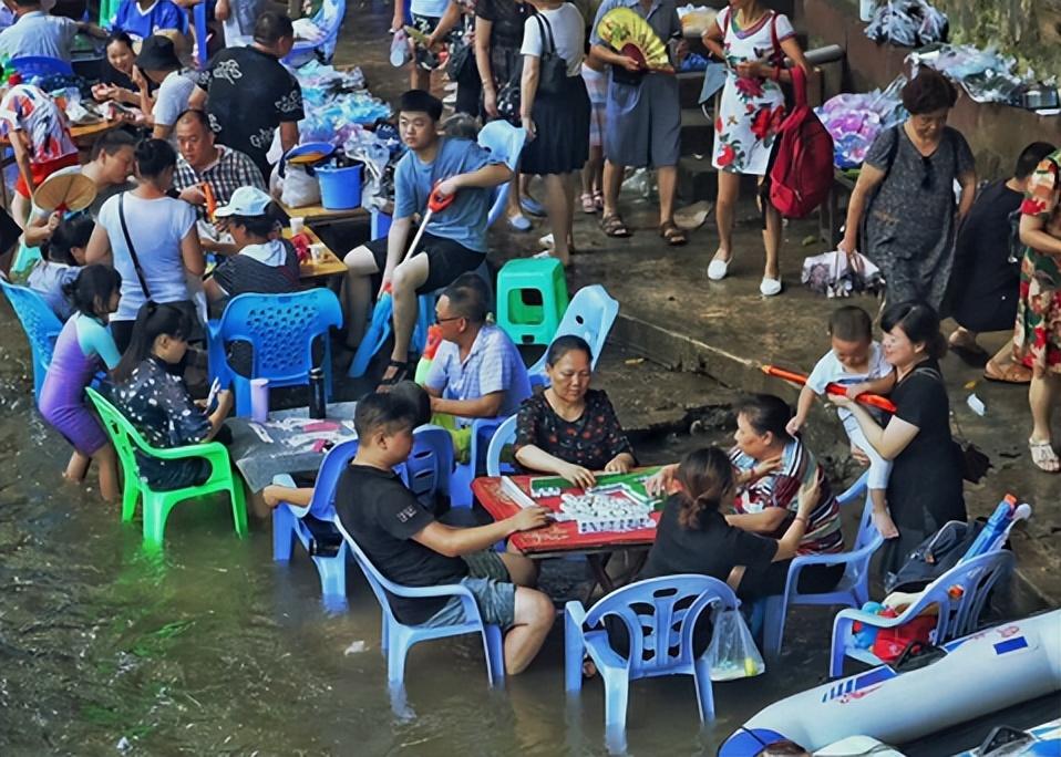 打牌赚钱手机游戏软件_打牌赚钱的小游戏_打牌赚钱的手机游戏