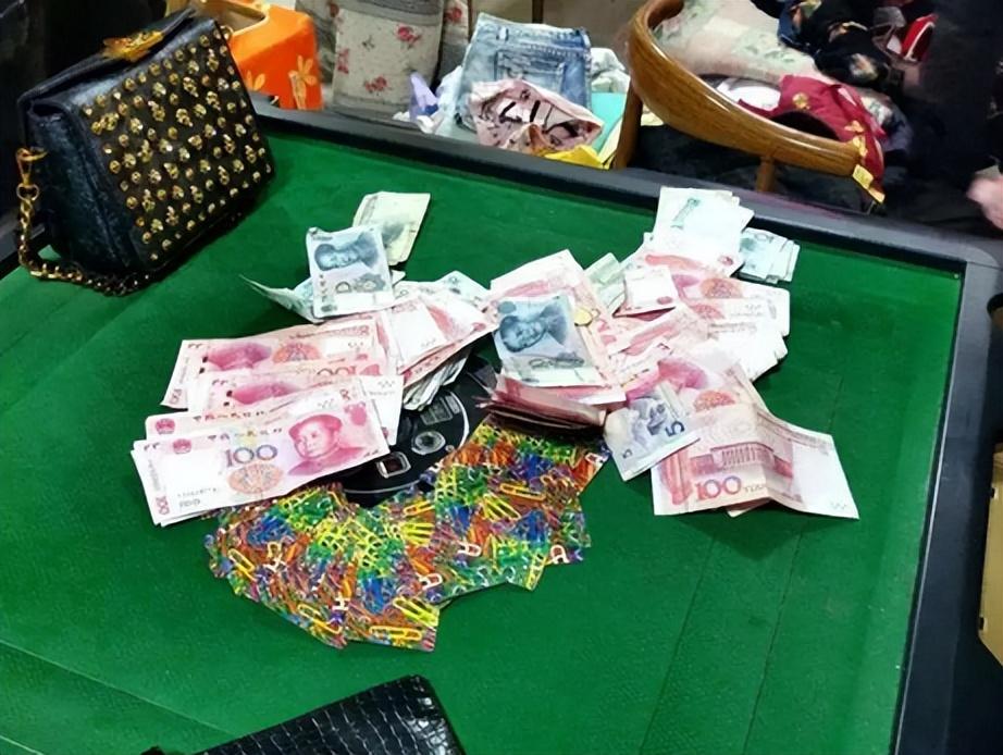 打牌赚钱的小游戏_打牌赚钱的手机游戏_打牌赚钱手机游戏软件