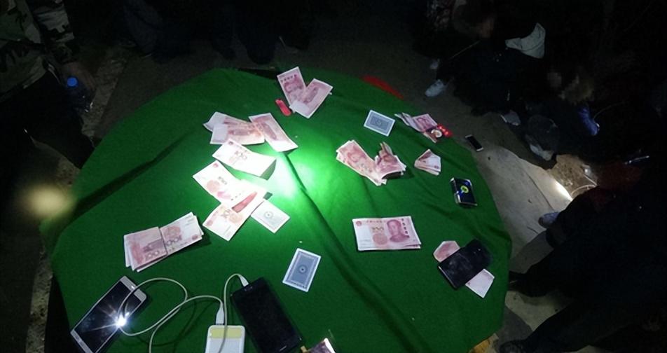 打牌赚钱手机游戏软件_打牌赚钱的手机游戏_打牌赚钱的小游戏