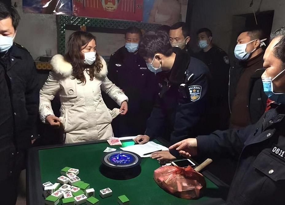 打牌赚钱的小游戏_打牌赚钱手机游戏软件_打牌赚钱的手机游戏