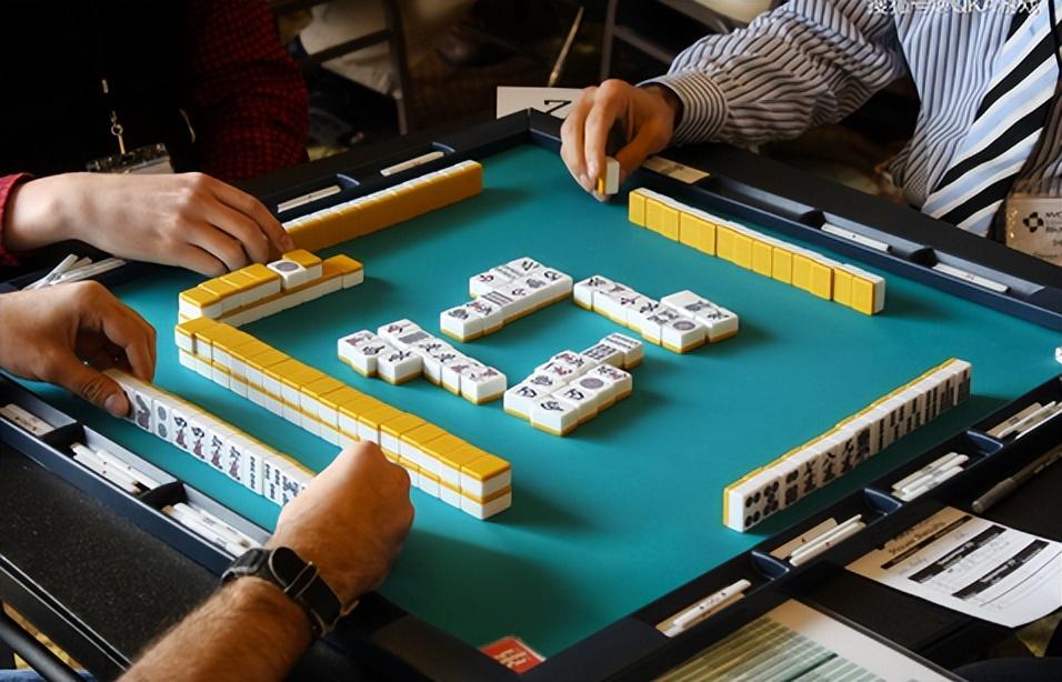 打牌赚钱的小游戏_打牌赚钱手机游戏软件_打牌赚钱的手机游戏