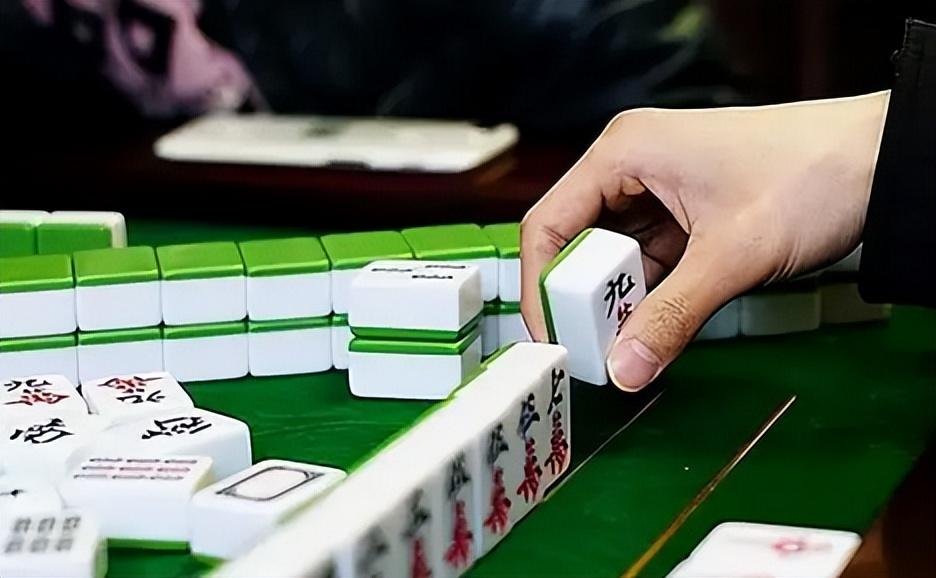 打牌赚钱手机游戏软件_打牌赚钱的小游戏_打牌赚钱的手机游戏