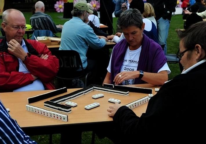 打牌赚钱的手机游戏_打牌赚钱手机游戏软件_打牌赚钱的小游戏