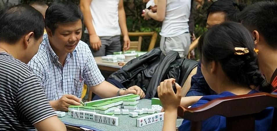 打牌赚钱的小游戏_打牌赚钱的手机游戏_打牌赚钱手机游戏软件