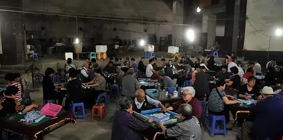 打牌赚钱的小游戏_打牌赚钱手机游戏软件_打牌赚钱的手机游戏