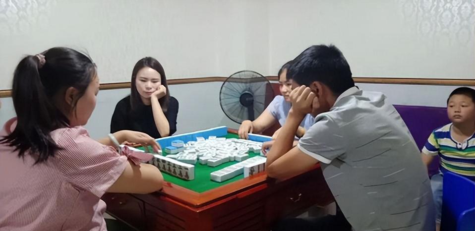 打牌赚钱手机游戏软件_打牌赚钱的手机游戏_打牌赚钱的小游戏