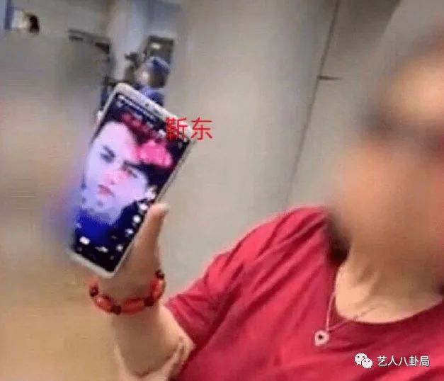 刷视频赚钱软件是真的吗还是假的-“假靳东”重现江湖！六旬大娘为他寻死相逼，扫大街赚钱刷礼物