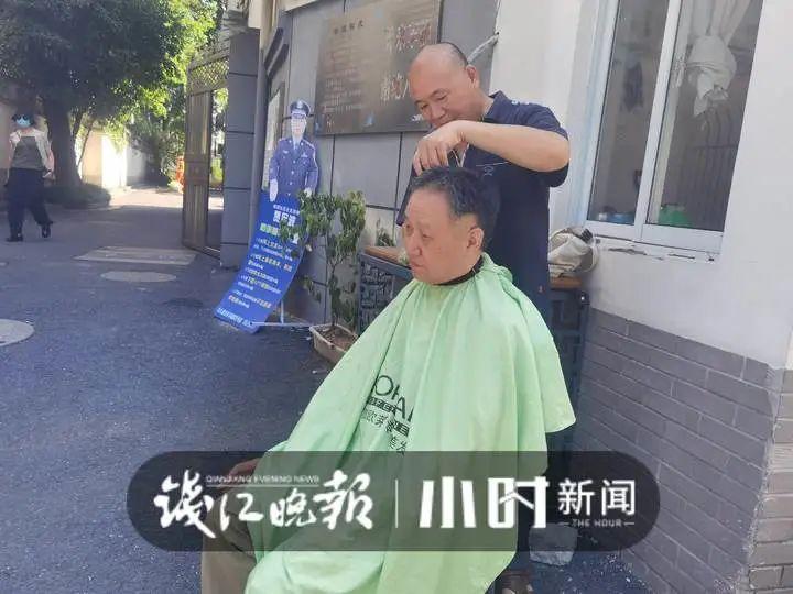 保安大叔副业挣钱吗_小伙子做保安怎么样_保安赚钱门路