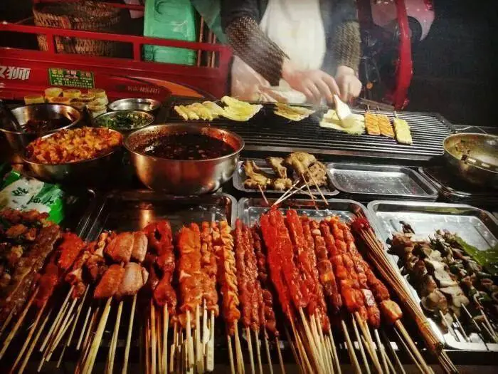 摆地摊卖什么能让女人小孩买_女人摆地摊卖什么挣钱_摆地摊的女人