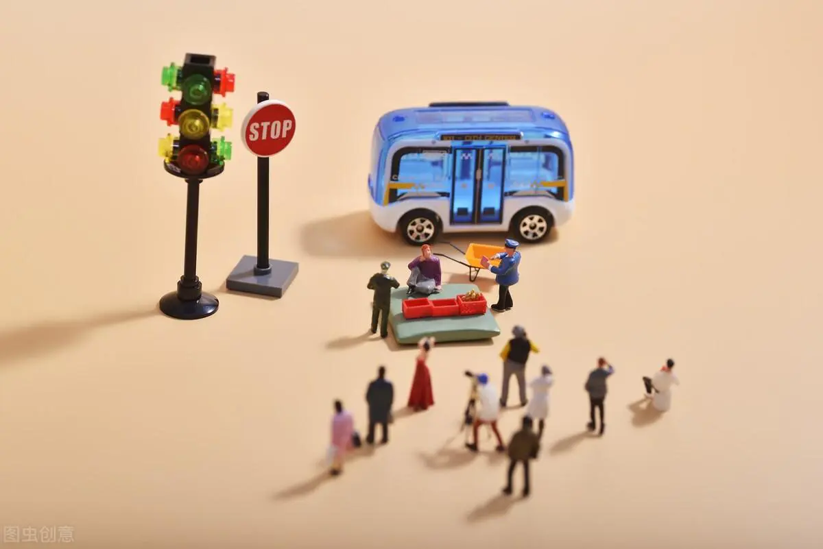 摆摊卖女孩子的东西_摆地摊卖什么能让女人小孩买_女人摆地摊卖什么挣钱