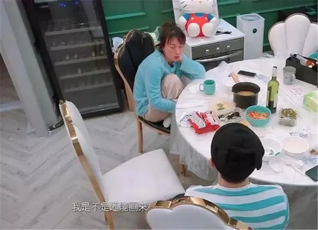 吴昕有多少副业_吴昕在家_吴昕上班