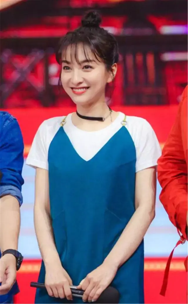 吴昕有多少副业_吴昕在家_吴昕上班