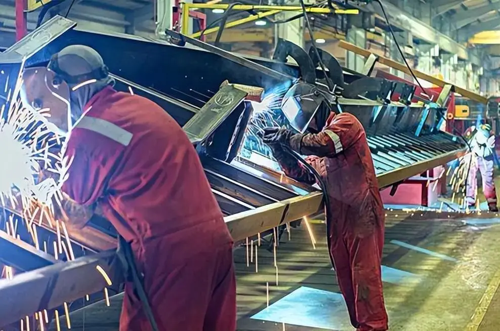 干电工要有副业吗工资多少_电工怎么干兼职_电工兼职副业