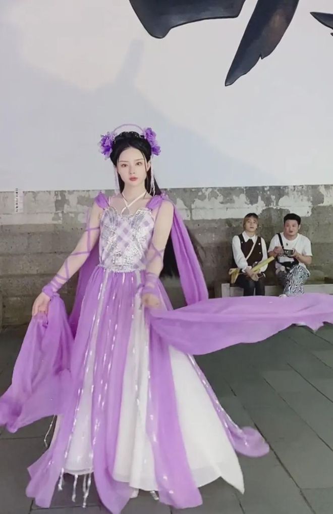 女生副业赚钱_美女副业钱一天赚多少_美女副业一天多少钱