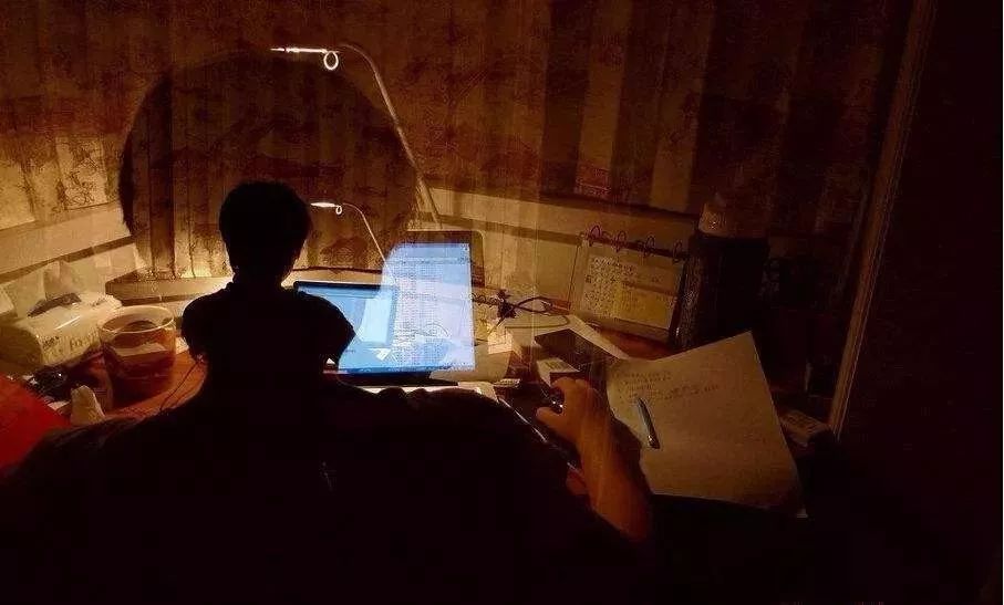 学生副业月收入过万_大学副业月收入一般多少_大学的副业