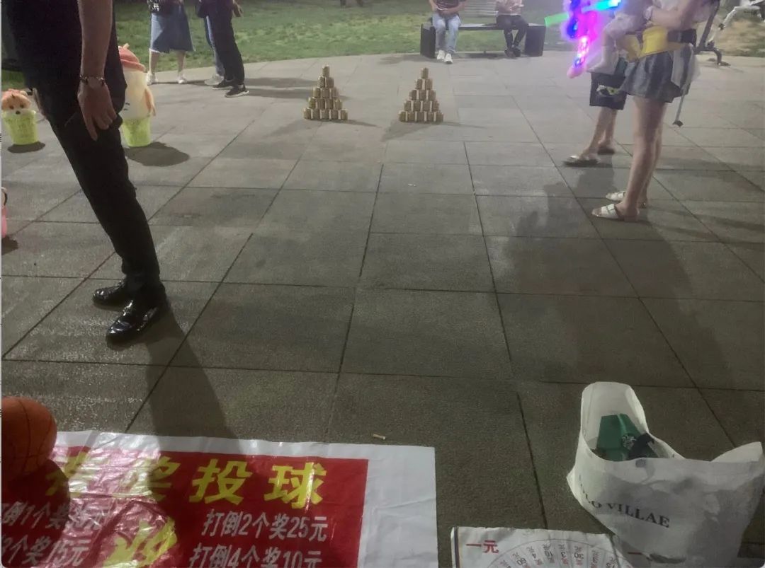 摆摊副业什么比较火_赚钱的摆地摊生意_副业摆地摊能赚多少钱