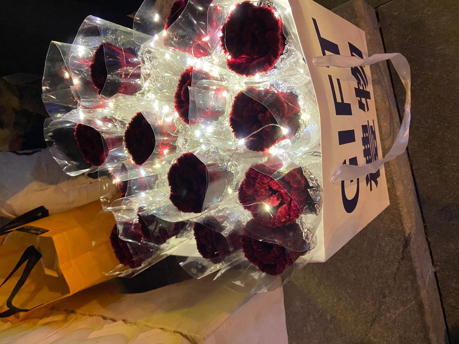 一年赚多少钱副业-副业失败的年轻人：摆过摊当过“树洞”，做了近30种副业，赚了不到500元-优创圈