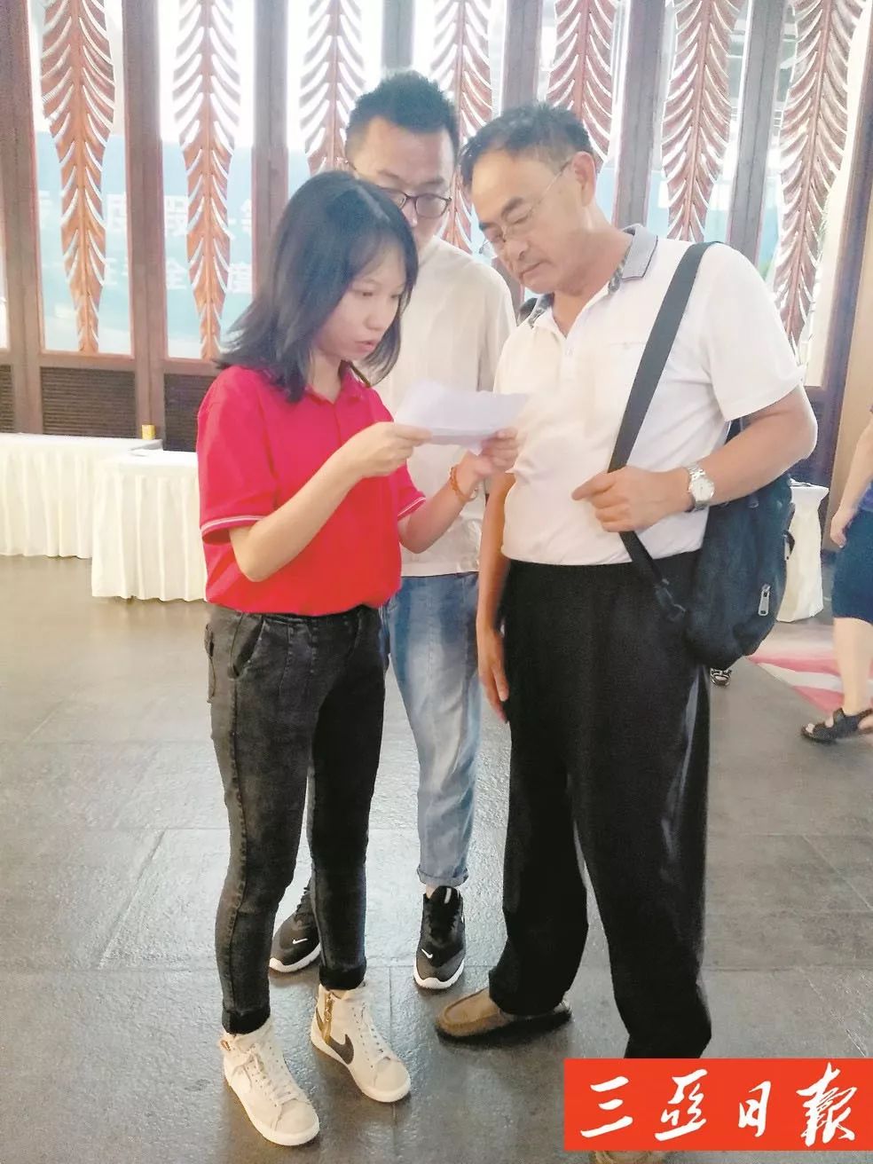 大学生副业学费是多少啊-父亲重病，三亚女大学生带14岁弟弟拼命兼职仍然挣不够学费…-优创圈