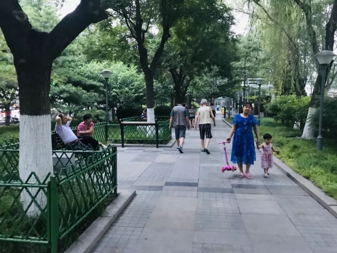 副业用房拆多少钱每平米-老任听老崔说完，又摸出一包烟 | 北京故事-优创圈