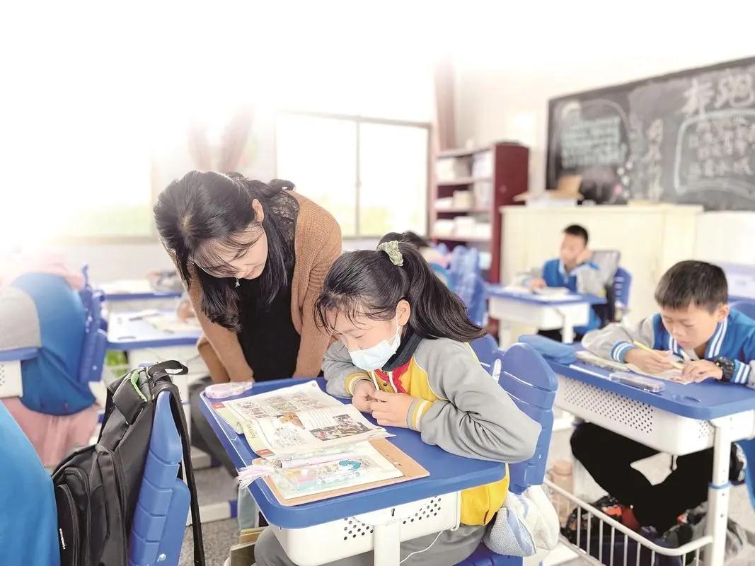 教师副业一般月收入多少-中小学教师除工资外，还有哪些隐秘的收入？-优创圈
