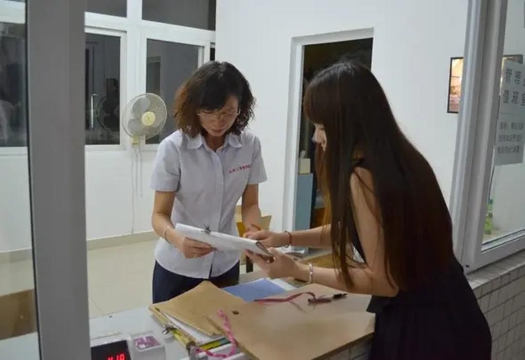 宿管阿姨多少岁可以做副业_宿管阿姨有什么权利_宿管阿姨工作累不累
