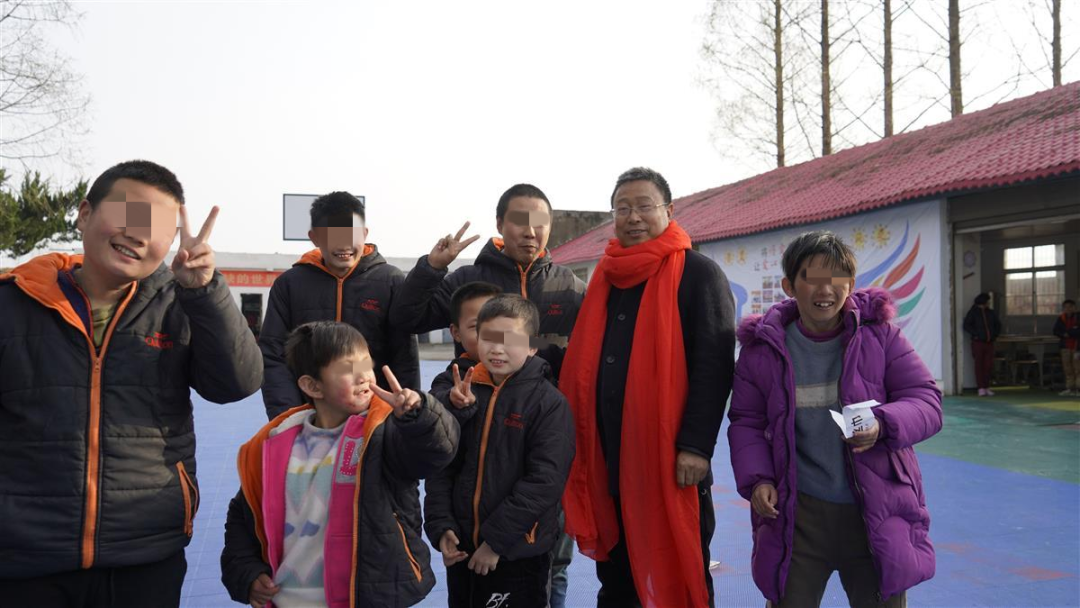 残疾军人副业有补贴吗多少钱-因为一个想法，男子做了500个残疾少年的“爸爸”-优创圈