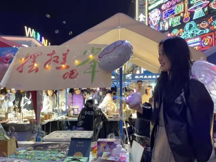 副业摆摊一天赚多少钱_摆摊副业什么比较火_赚摆摊副业钱一天赚多少