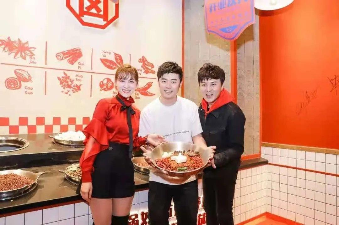 郑恺靠副业能赚多少钱_赚钱只是副业_赚小钱的副业