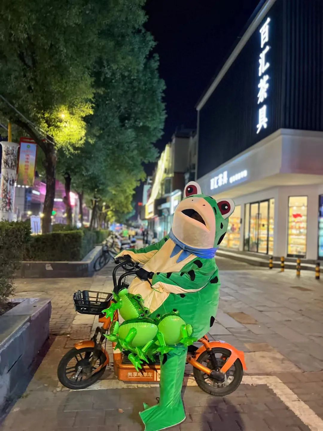 副业摆摊一天多少钱合适_合适摆摊副业钱一天赚多少_副业摆摊赚钱