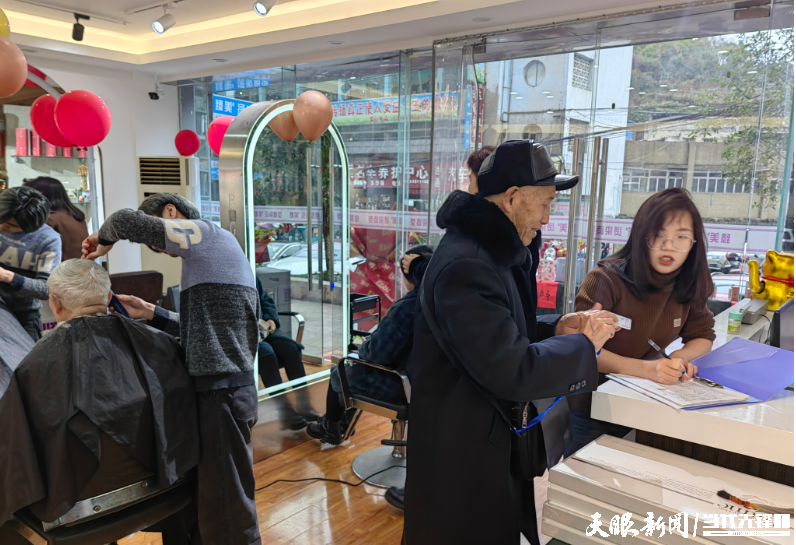 理发店副业卖什么好_理发店弄点副业好吗多少钱_理发师副业